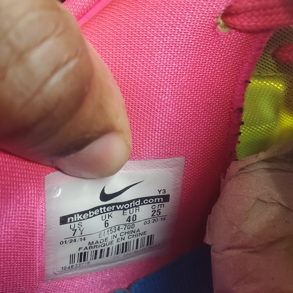 Nike Max Lebron XI Low GS Volt Photo Blue Pink Sho - Picture 7 of 8